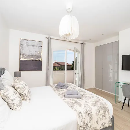 Вилла Luxury Cannes,350 M2, 12 Pers, 6 Ch 6 Sdb Канны